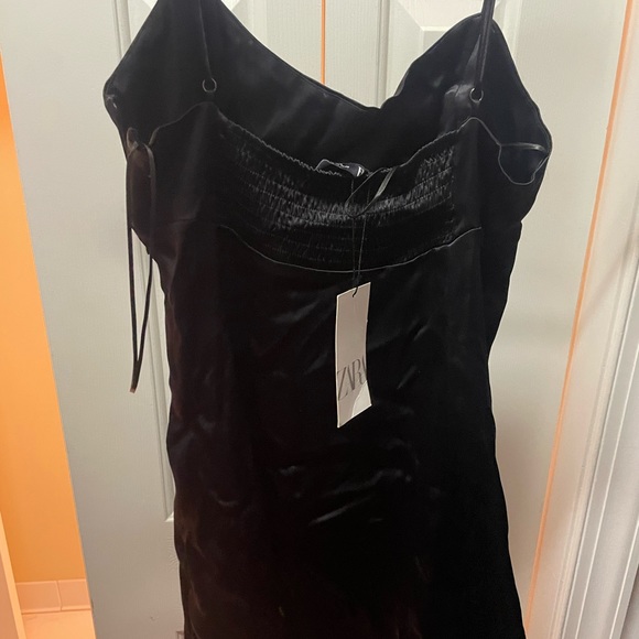 Black satin Lulus dress, brand new - Picture 3 of 4